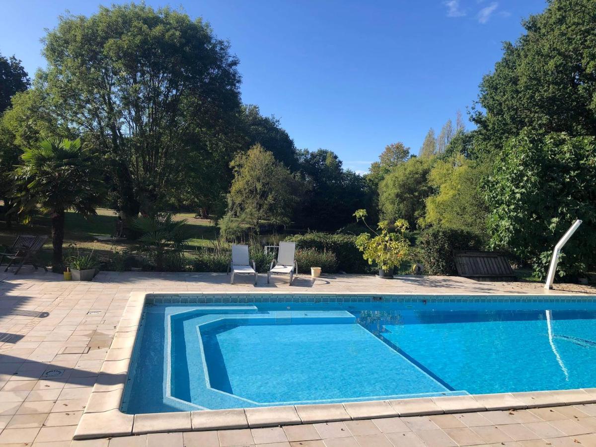 Maison Charmante Avec Piscine Privee A Saint-Georges-De-Pointindouxc المظهر الخارجي الصورة